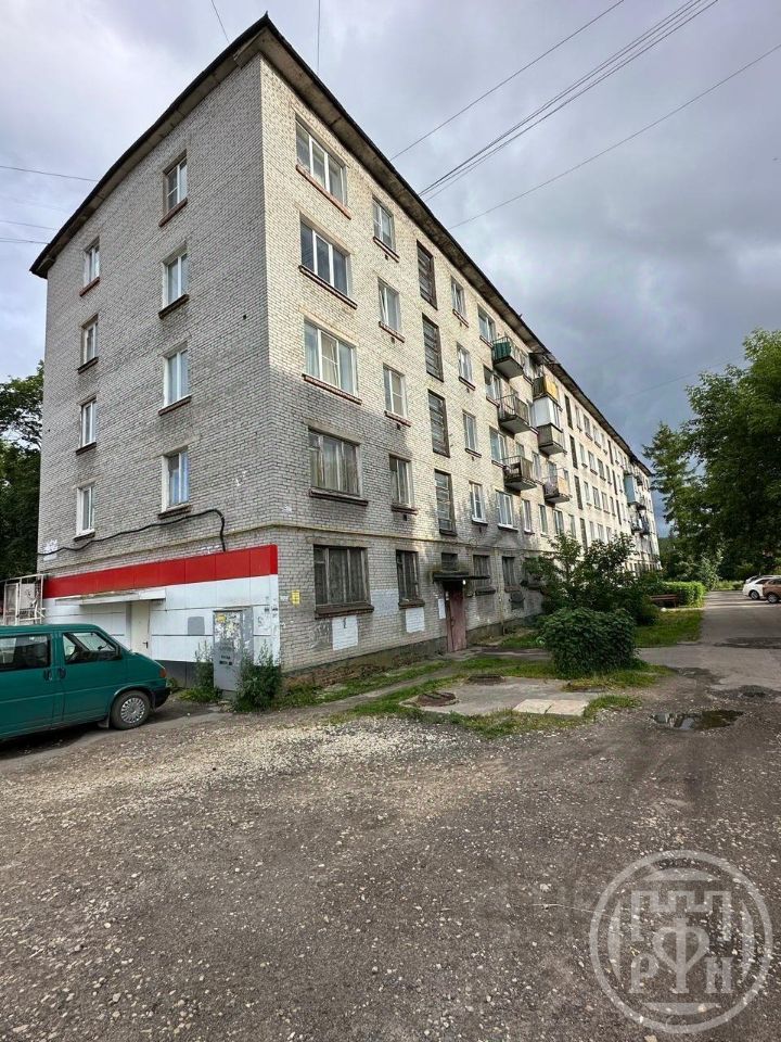 Продажа 2-комн квартиры на вторичном рынке Луга, проспект Кирова, 23