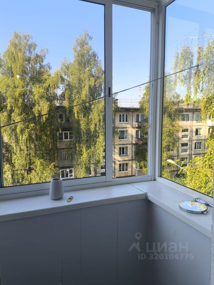 Продажа 2-комн квартиры на вторичном рынке пос. Нарынка, улица Королева, 6