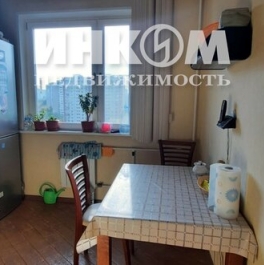 Продажа 2-комн квартиры на вторичном рынке ул Маршала Захарова,  д. 10,  к. 2