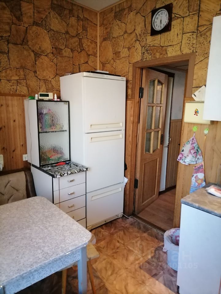 Продажа 3-комн квартиры на вторичном рынке пос. Металлострой, Центральная улица, 11