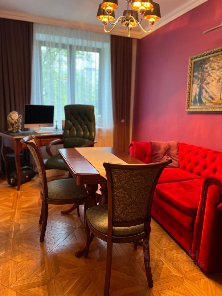 Продажа 3-комн квартиры на вторичном рынке улица Дыбенко, 11к3