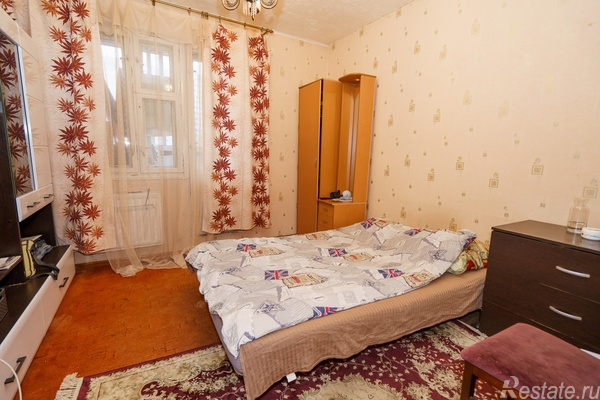 Продажа 3-комн квартиры на вторичном рынке Малая Карпатская ул,  д. 13