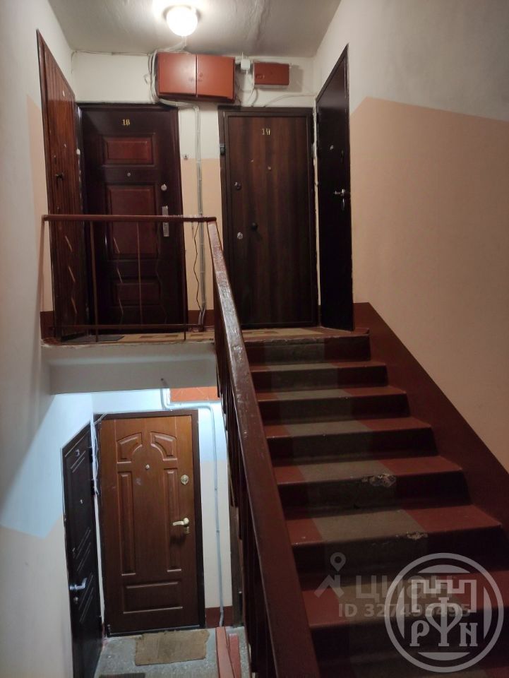 Продажа 3-комн квартиры на вторичном рынке Ломоносов, Красноармейская улица, 21