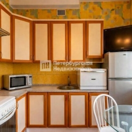 Продажа 3-комн квартиры на вторичном рынке ул Зенитчиков,  д. 5