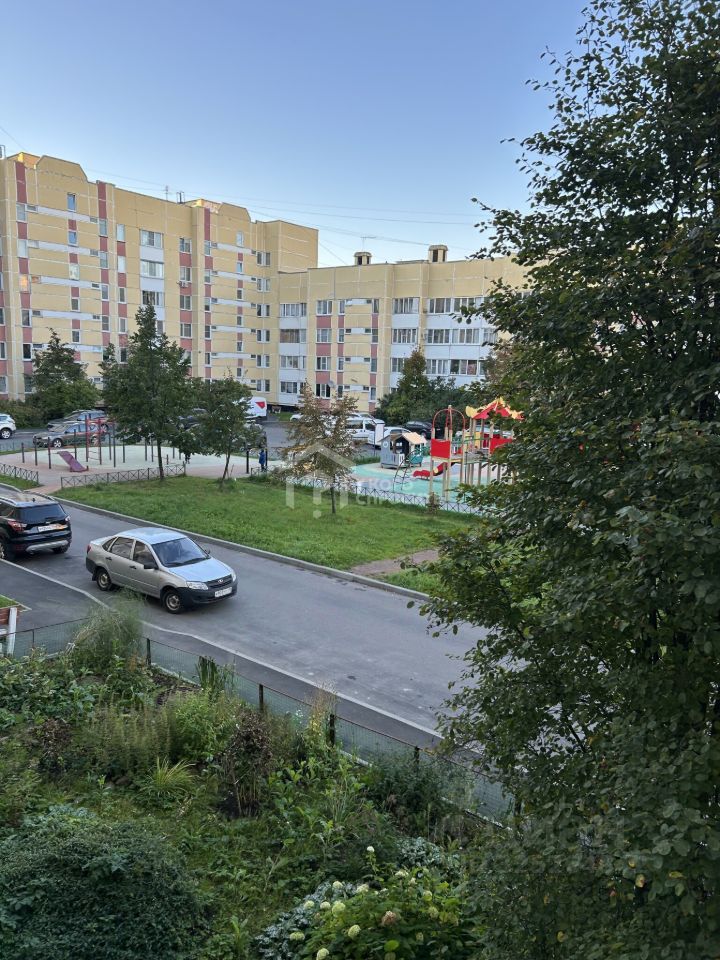 Продажа 3-комн квартиры на вторичном рынке Петергоф, дорога Бобыльская, 57