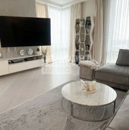 Продажа 4-комн квартиры на вторичном рынке Мосфильмовская улица,  д. 8