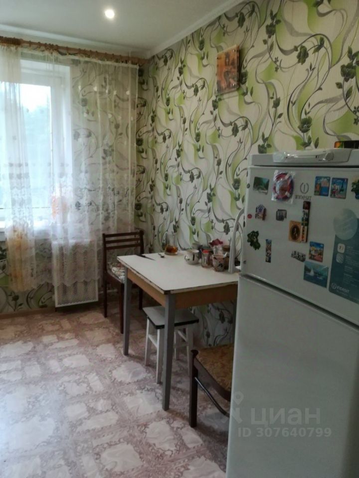 Продажа 3-комн квартиры на вторичном рынке пос. При железнодорожной станции Приветнинское, улица Военных Строителей, 7