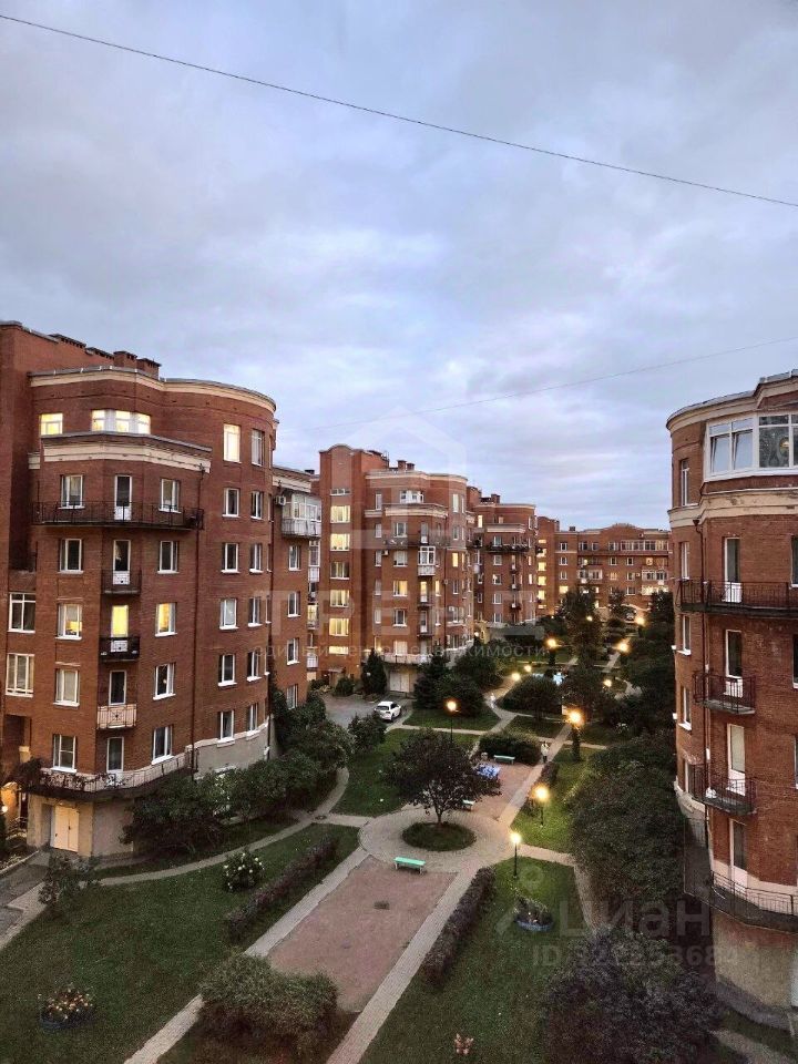 Продажа 2-комн квартиры на вторичном рынке улица Композиторов, 10