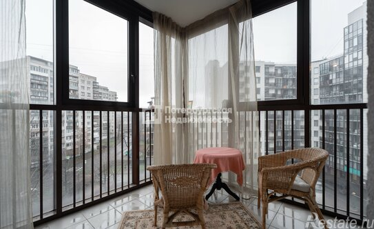 Продажа 3-комн квартиры на вторичном рынке улица Беринга,  д. 1