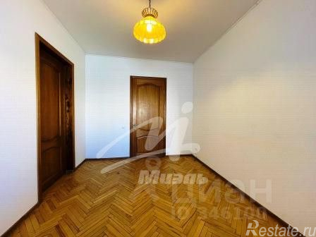 Продажа 4-комн квартиры на вторичном рынке площадь Победы,  д. 1 кА