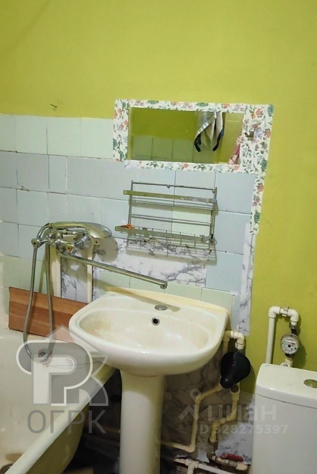 Продажа 1-комн квартиры на вторичном рынке Лесной пгт, улица Титова, 3