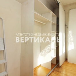 Продажа 4-комн квартиры на вторичном рынке Ломоносовский пр-кт,  д. 18