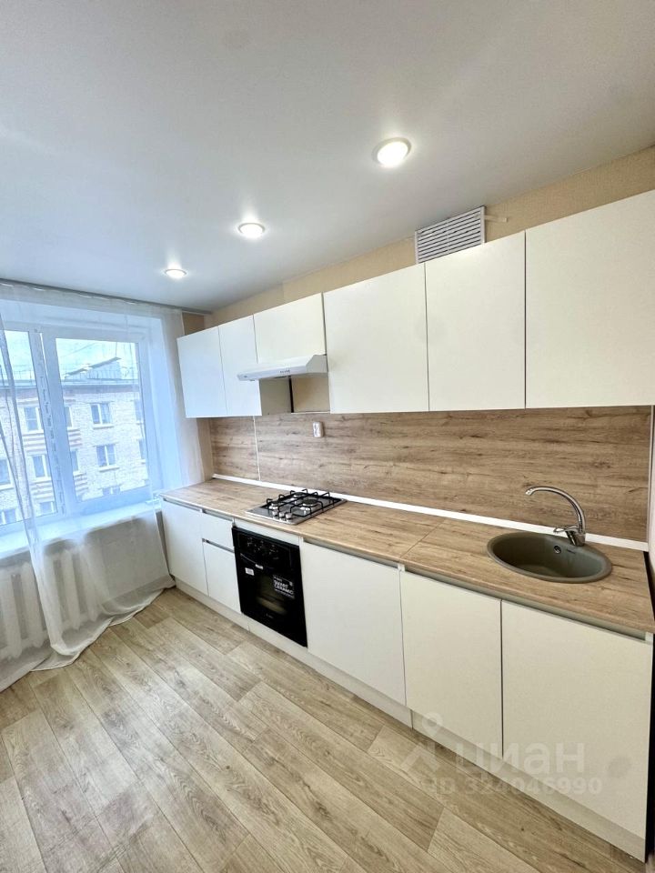 Продажа 2-комн квартиры на вторичном рынке Кронштадт, Советская улица, 25