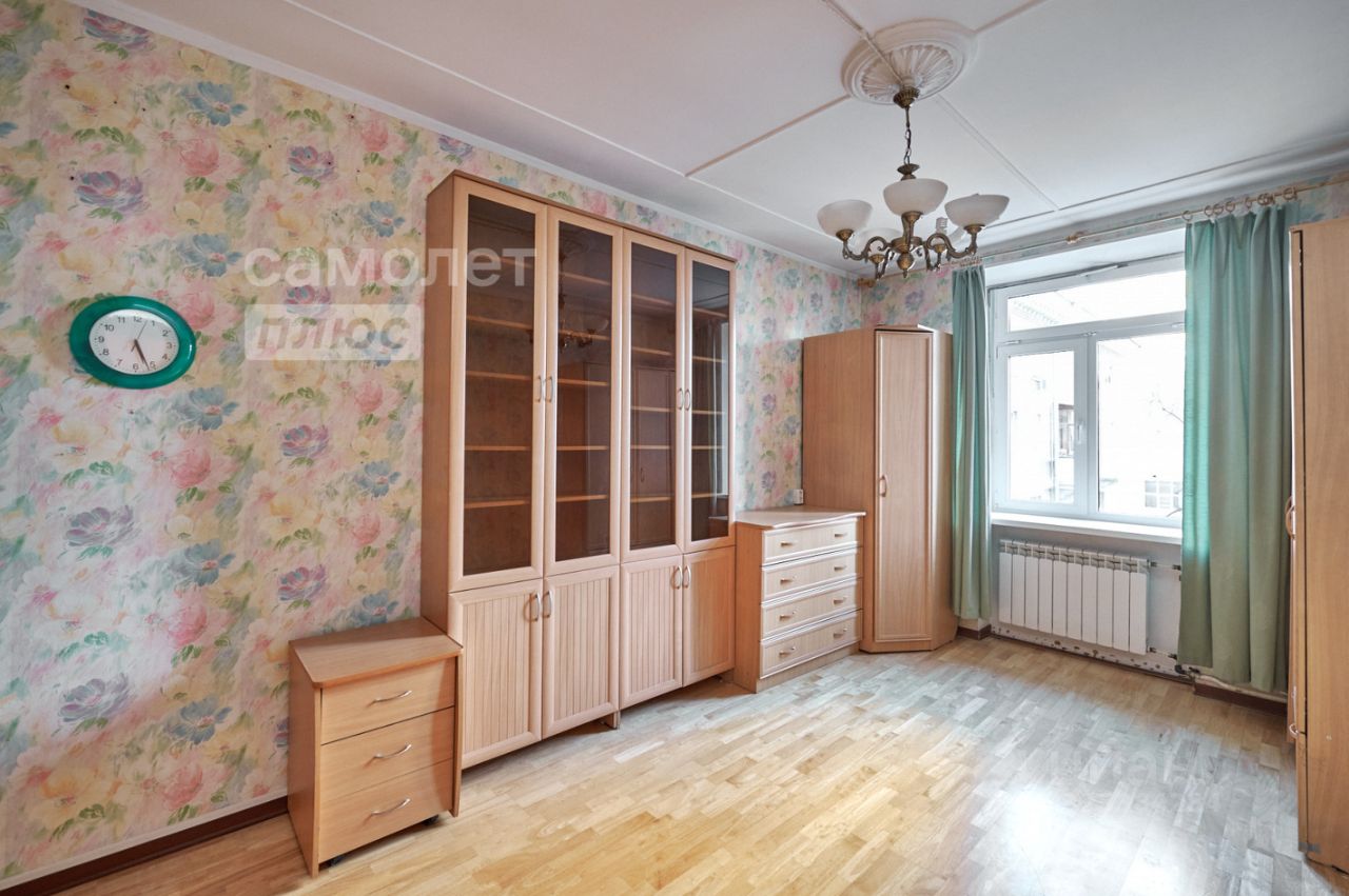 Продажа 2-комн квартиры на вторичном рынке улица Маршала Бирюзова,  д. 18