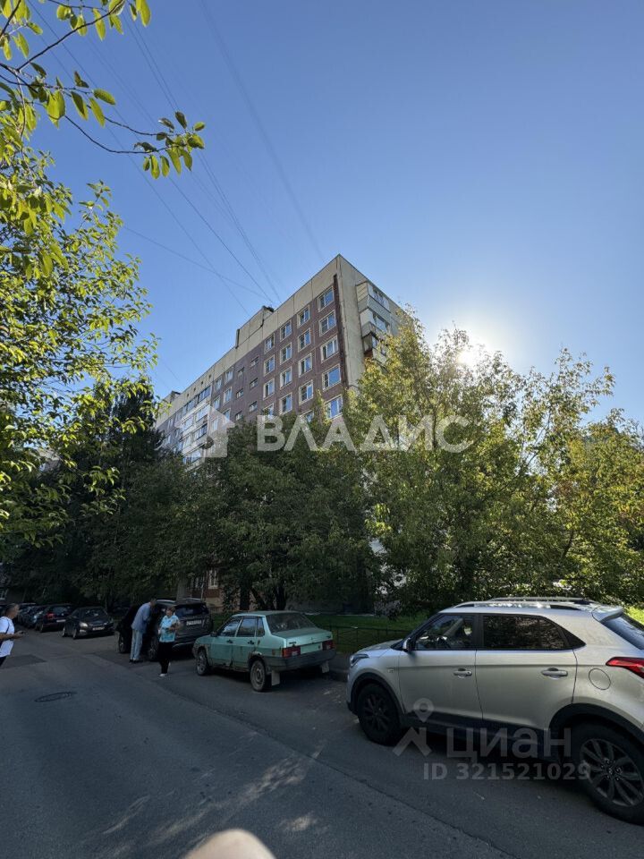 Продажа 4-комн квартиры на вторичном рынке улица Маршала Новикова, 5