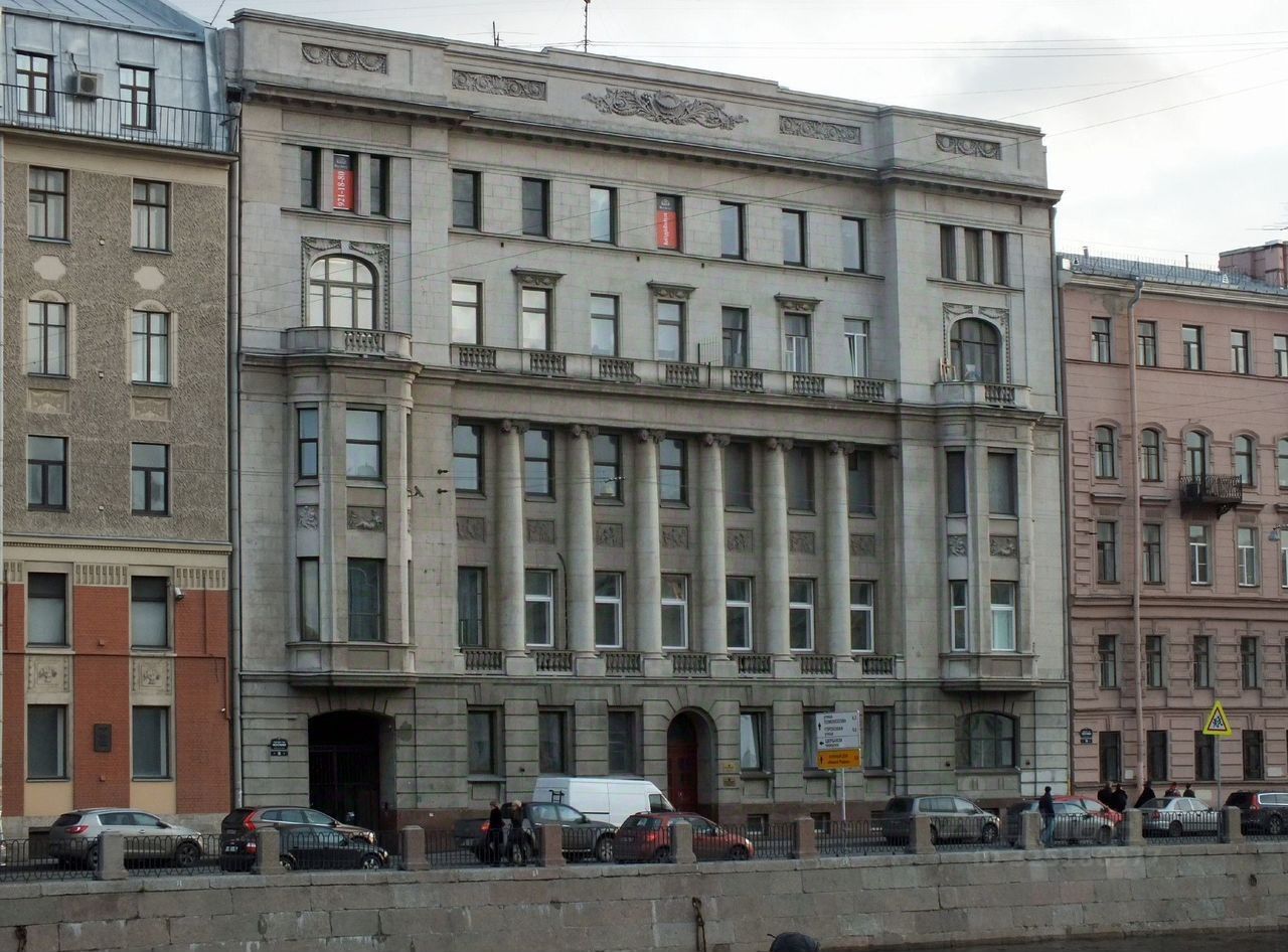 Продажа 4-комн квартиры на вторичном рынке набережная Реки Фонтанки, 56