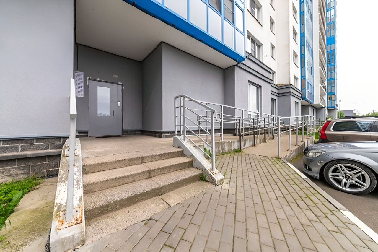 Продажа 3-комн квартиры на вторичном рынке Имени Свердлова пгт, проезд Западный, 14