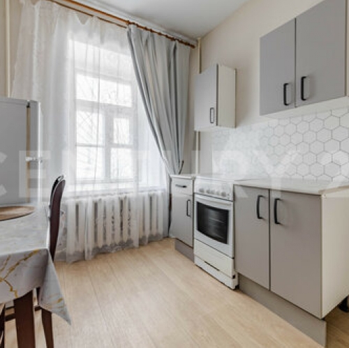 4-комн квартира Композиторов ул,  д. 12