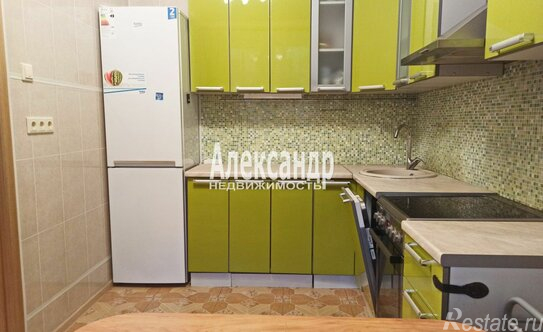 Продажа 3-комн квартиры на вторичном рынке улица Седова,  д. 42 к2