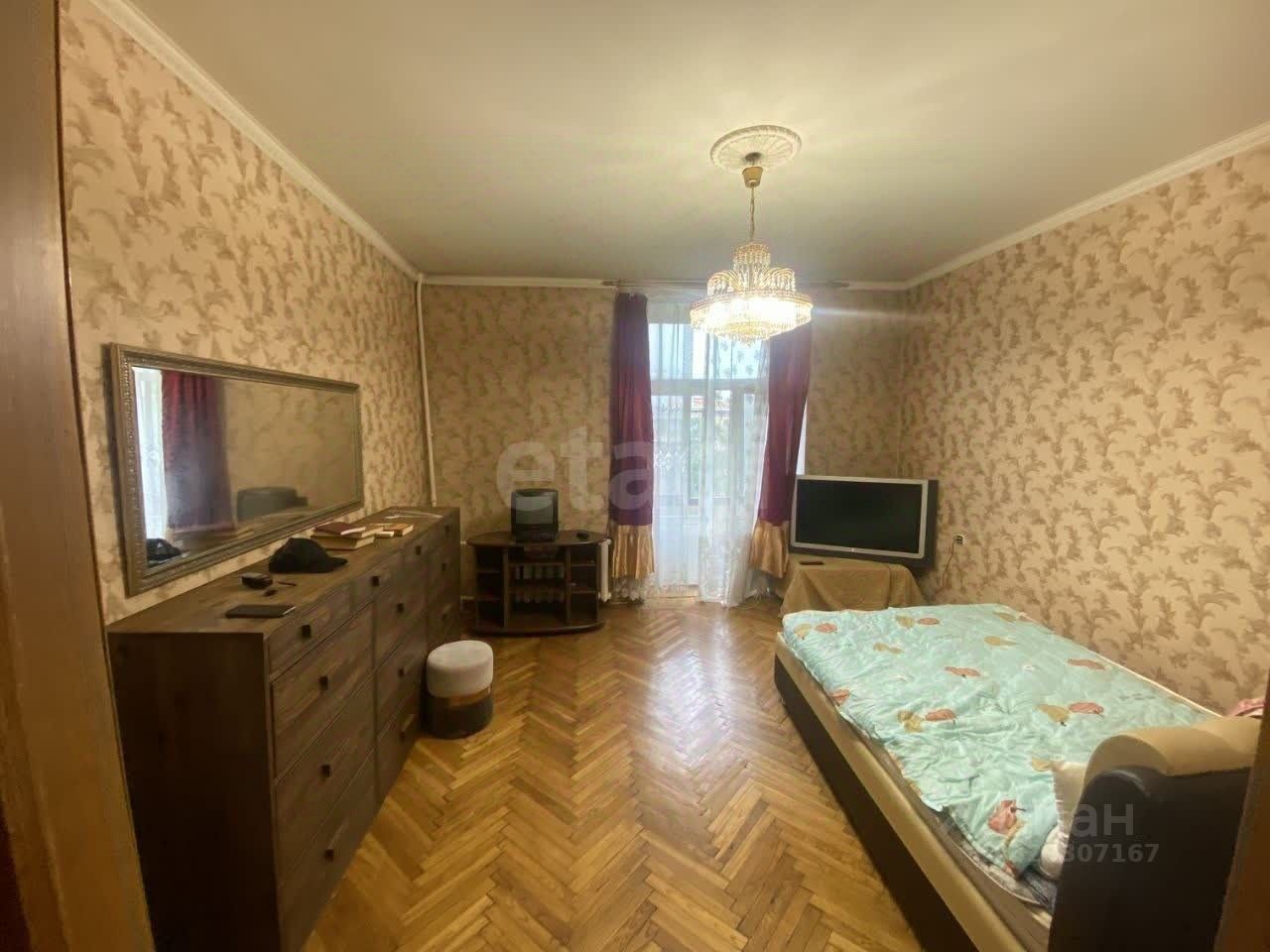 Продажа 4-комн квартиры на вторичном рынке улица Бабушкина, 52