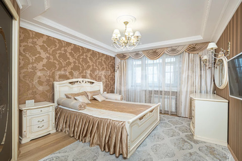 Продажа 3-комн квартиры на вторичном рынке Лобня, Физкультурная ул. ,  д. 4