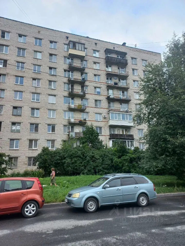 Продажа 2-комн квартиры на вторичном рынке улица Бурцева, 20