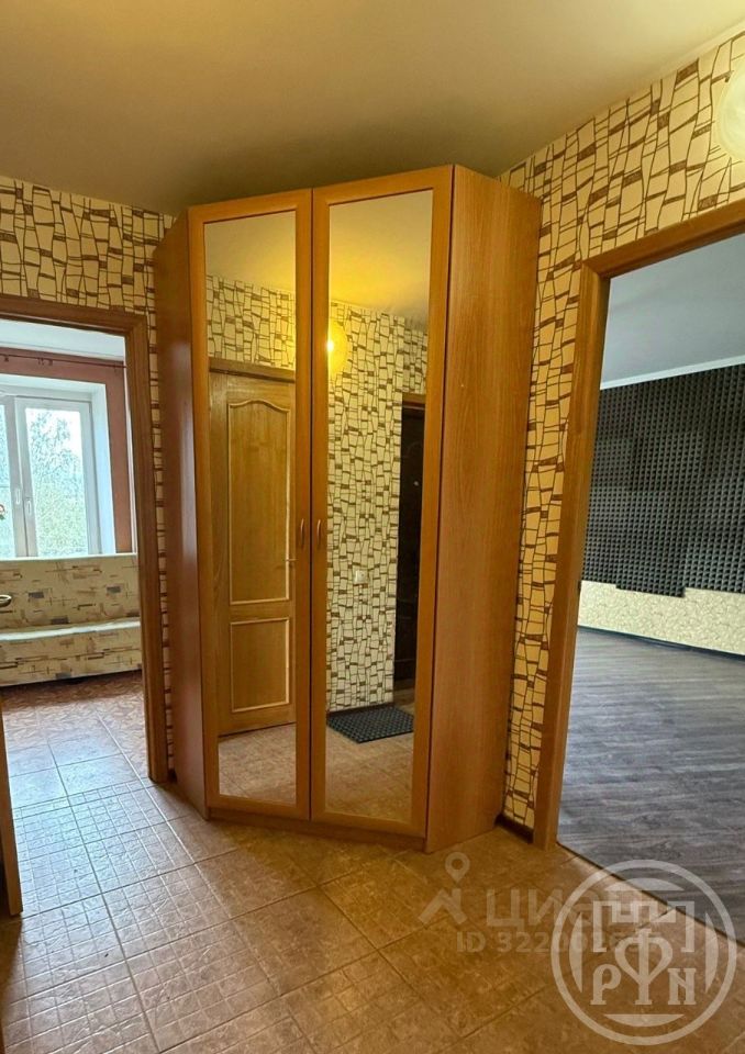 Продажа 1-комн квартиры на вторичном рынке Петергоф, улица Братьев Горкушенко, 1