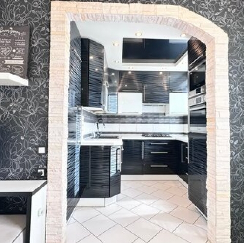 3-комн квартира Красное Село г, Бронетанковая ул,  д. 11 к1