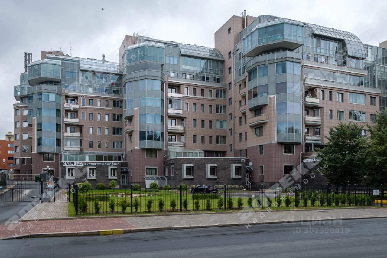 Продажа 4-комн квартиры на вторичном рынке улица Рюхина, 12