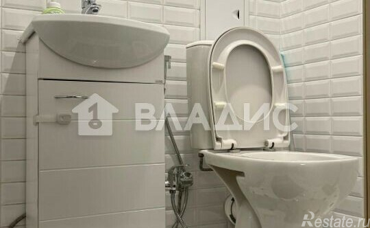 Продажа 2-комн квартиры на вторичном рынке бульвар Академика Ландау,  д. 1