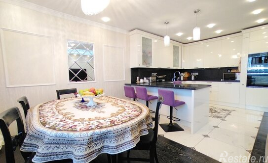 Продажа 4-комн квартиры на вторичном рынке Кронштадтский б-р,  д. 49 к1