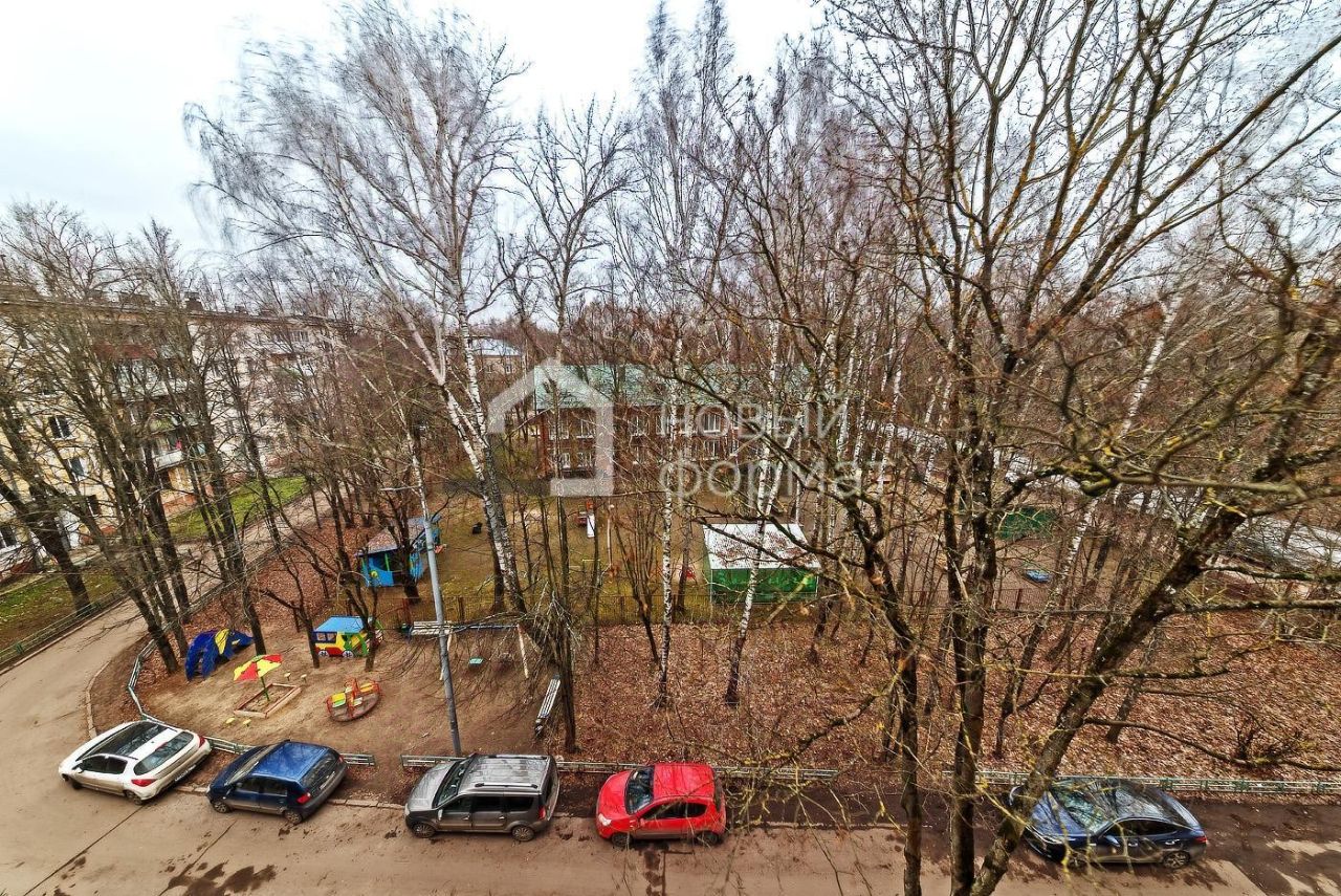 Продажа 3-комн квартиры на вторичном рынке пос. Здравница, улица Дубки, 6