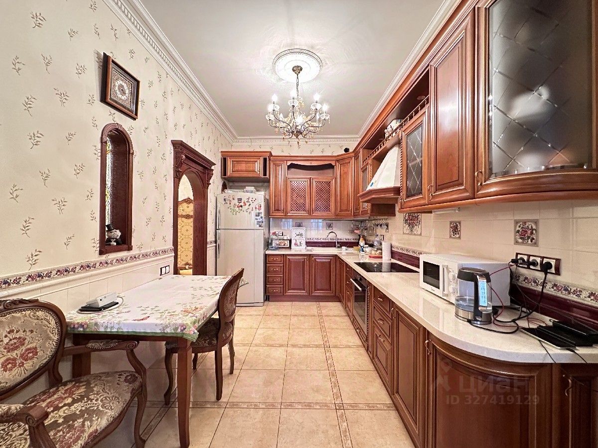 Продажа 4-комн квартиры на вторичном рынке улица Островитянова, 4