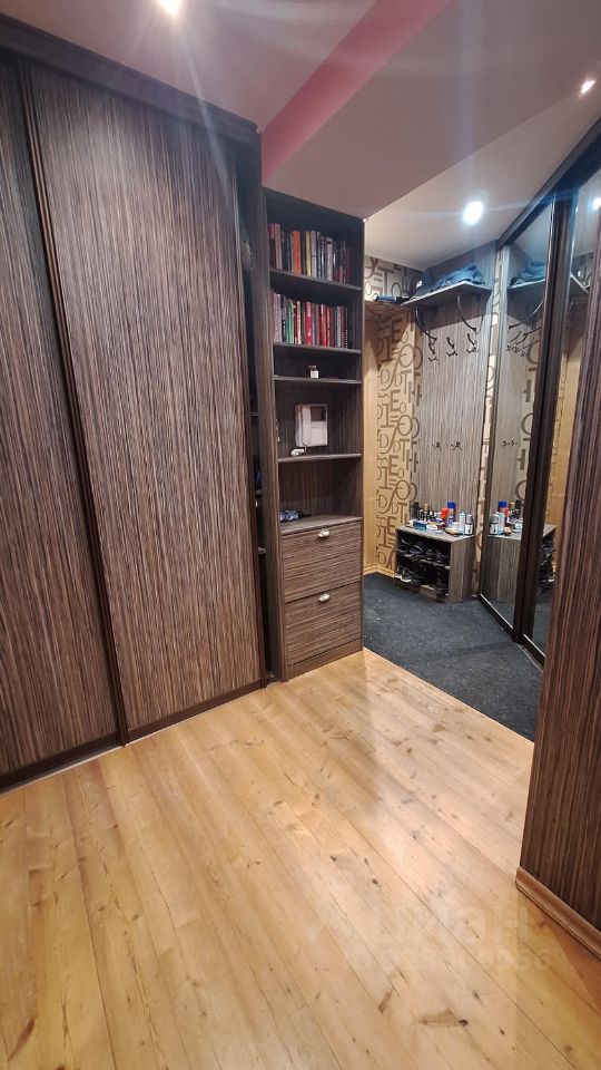 Продажа 3-комн квартиры на вторичном рынке Волжский бульвар, 30