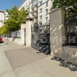 Продажа 3-комн квартиры на вторичном рынке Кропоткинский пер,  д. 14