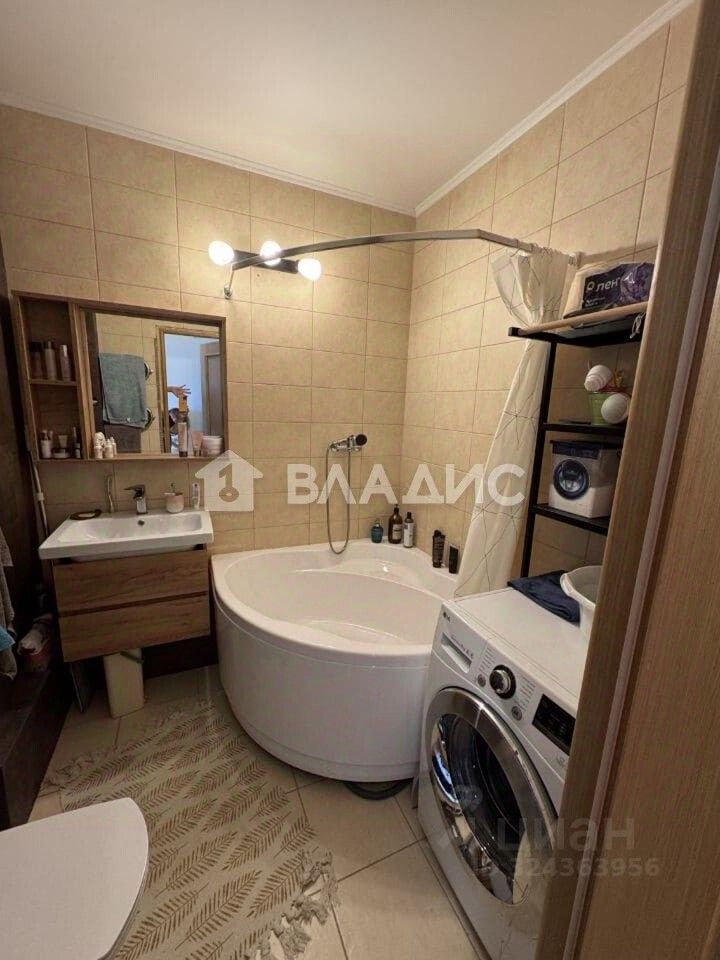 Продажа 4-комн квартиры на вторичном рынке Парашютная улица, 61к4