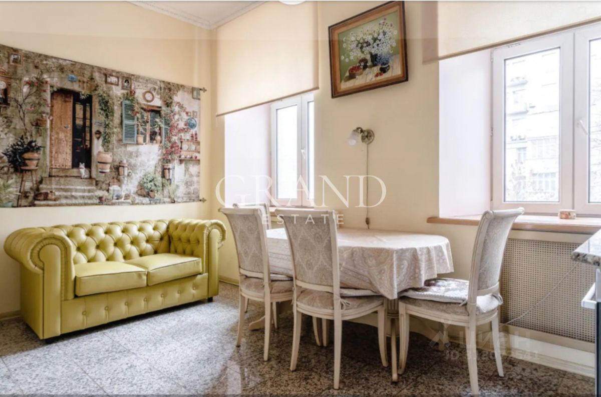 Продажа 3-комн квартиры на вторичном рынке улица Серафимовича, 2