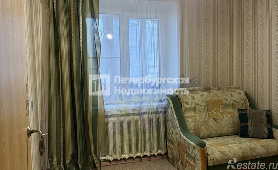 Продажа 4-комн квартиры на вторичном рынке Кировский район, улица Гагарина,  д. 8