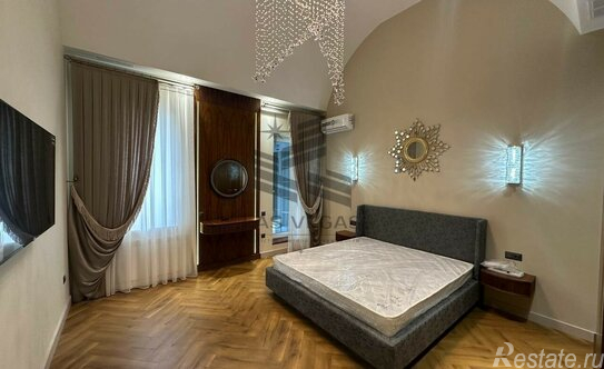 Аренда 4-комн квартиры на вторичном рынке Добролюбова пр-кт,  д. 2