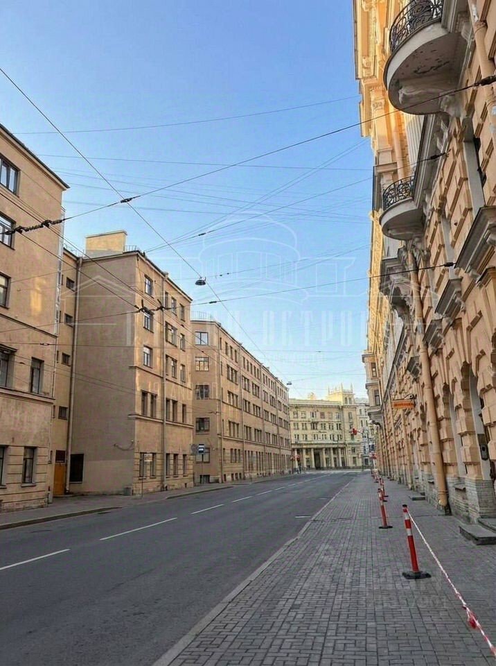 Продажа 3-комн квартиры на вторичном рынке Невский проспект, 105
