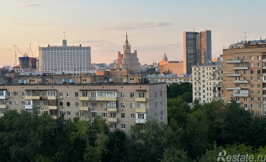 Продажа 4-комн квартиры на вторичном рынке Украинский бульвар,  д. 7