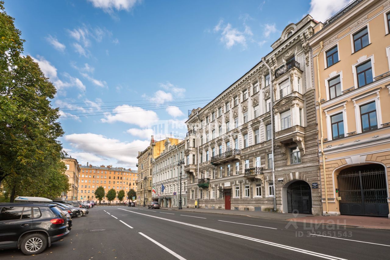 Продажа 3-комн квартиры на вторичном рынке Театральная площадь, 12