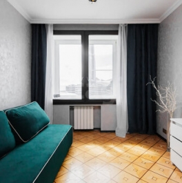 Продажа 2-комн квартиры на вторичном рынке улица Савушкина,  д. 140