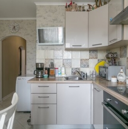 Продажа 2-комн квартиры на вторичном рынке улица Коммунаров,  д. 188 к1