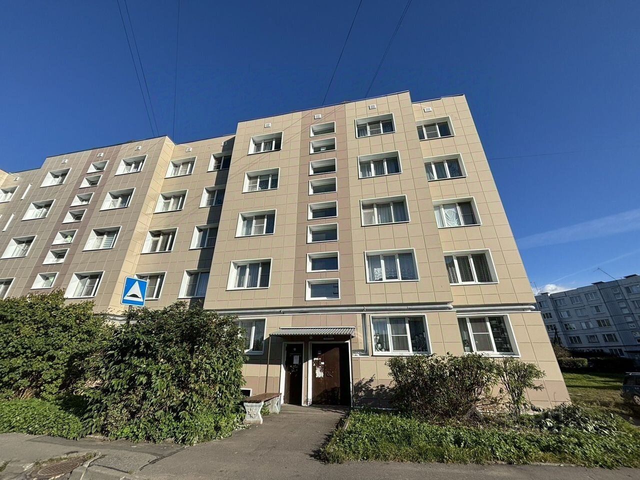 Продажа 2-комн квартиры на вторичном рынке пос. Аннино, улица 10-й Пятилетки, 1