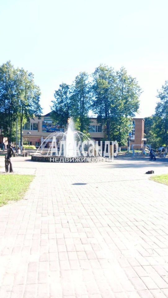 Продажа 4-комн квартиры на вторичном рынке Рощино пгт, переулок Садовый, 4