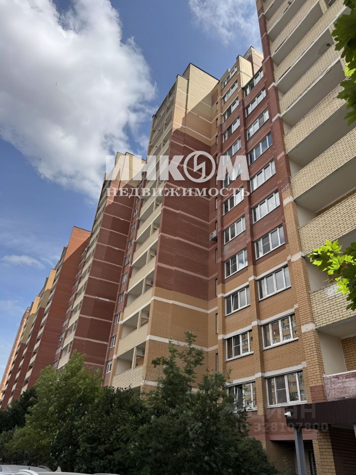 Продажа 3-комн квартиры на вторичном рынке Западный мкр, улица 25 лет Октября, 20