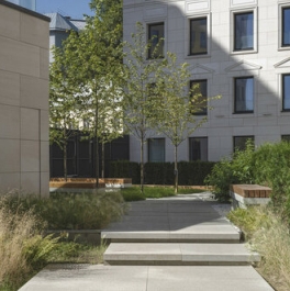 Продажа 4-комн квартиры на вторичном рынке Серебрянический переулок,  д. 8