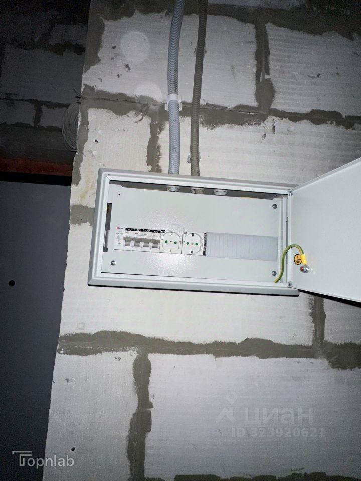 Продажа 1-комн квартиры на вторичном рынке Новоостаповская улица, 20