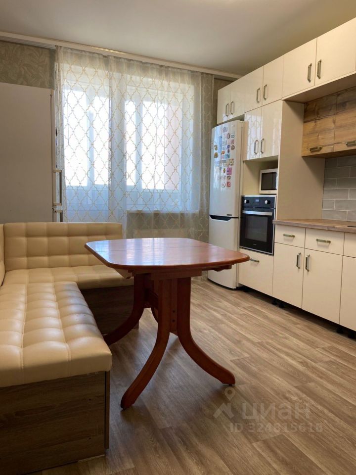 Продажа 3-комн квартиры на вторичном рынке Мурино, проспект Авиаторов Балтики, 19